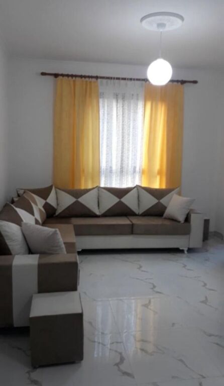 Affitto | Apartament 1 + 1 | Rruga Ali Bakiu | 400 €/mese