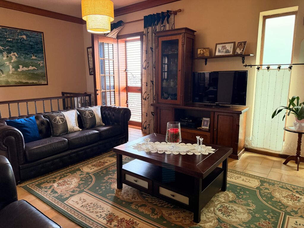 Shitet Vilë 3-Katëshe me Truall 1533m2 – Kavajë, Rruga Dytësore