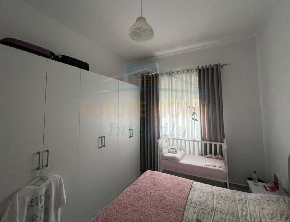 Shitet, Apartament 2+1, Fresku, Tiranë.