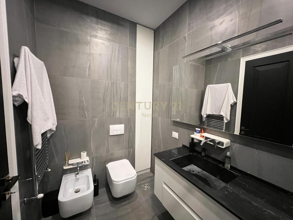 Jepet me qira apartament 2+1+2 me post parkimi në Kompleksin Delijorgji