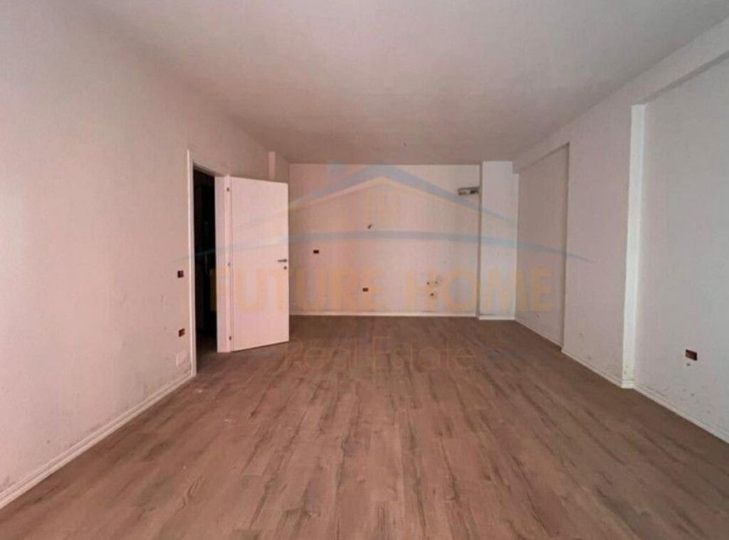 Shitet Apartament 1+1, Yzberisht