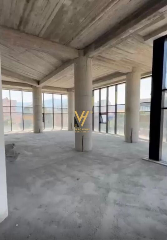 LOCALE COMMERCIALE 326 M2 IN AFFITTO A ELBASAN 2.200 EURO