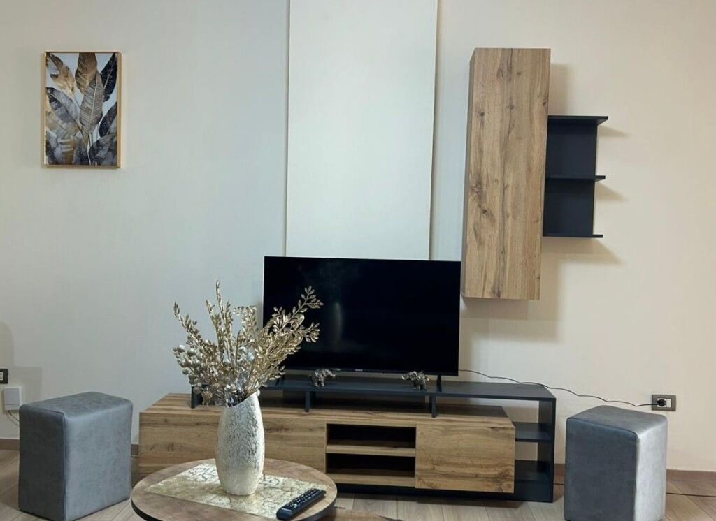 SHTËPI ME QERA – RRUGA E KAVAJËS