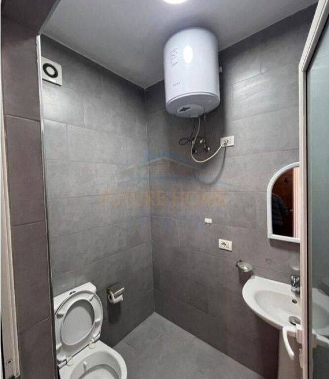 Shitet, Apartament 2+1+2, Ish Tregu Elektrik, Tiranë.