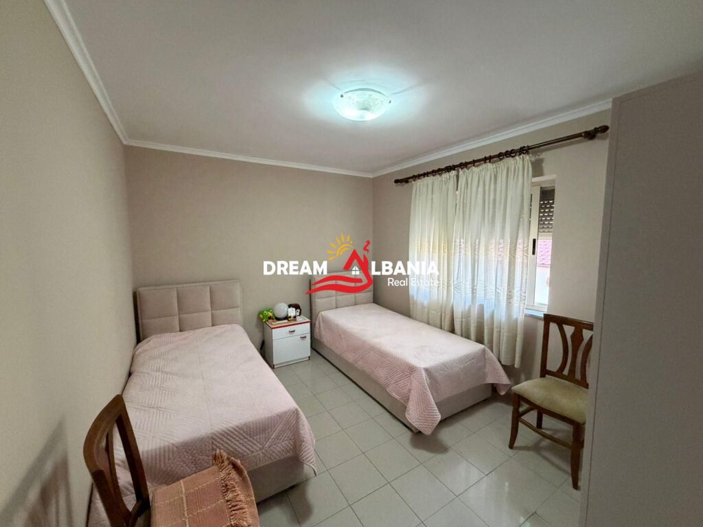 Jepet me qera apartament 2+1 ne rrugen e Durresit prane gjimnazit Qemal Stafa (ID 4229493)
