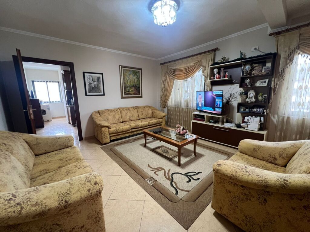 Apartament 2+1 në Elbasan me Panel Diellor, Prane Parkut