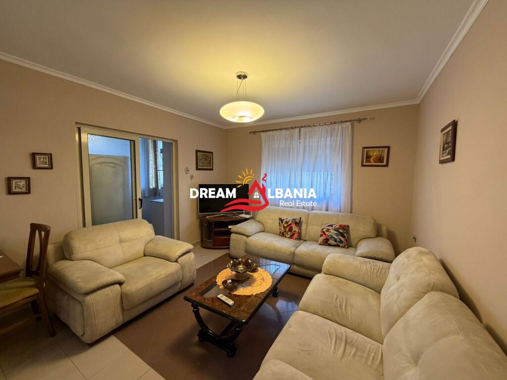 Jepet me qera apartament 2+1 ne rrugen e Durresit prane gjimnazit Qemal Stafa (ID 4229493)
