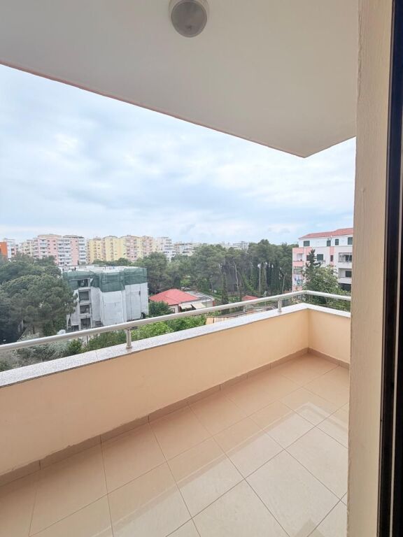 JEPET ME QERA APARTAMENT 1+1 ILIRIA PLAZH, DURRES