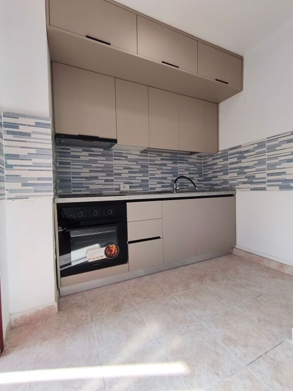 Apartament 2+1 me Qera – Zona e Stadiumit