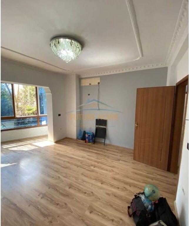 In vendita, appartamento 2+1+1, Ali Demi, Tirana.