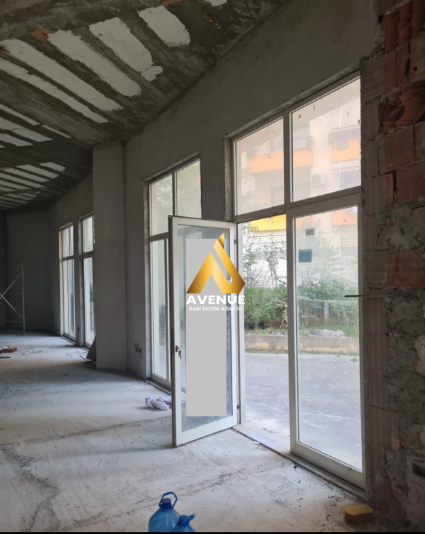 AMBIENT NË SHITJE – LIQENI I THATË, PRANË RADISSON, TIRANË