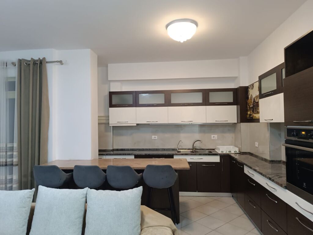 Jepet me qera apartament modern tek Pallati Gama Market
