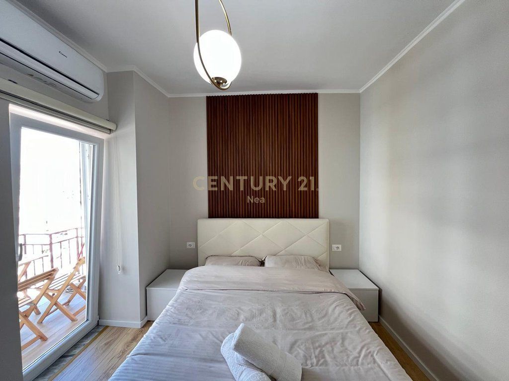 Japim me qira super apartament prane Square21 !!