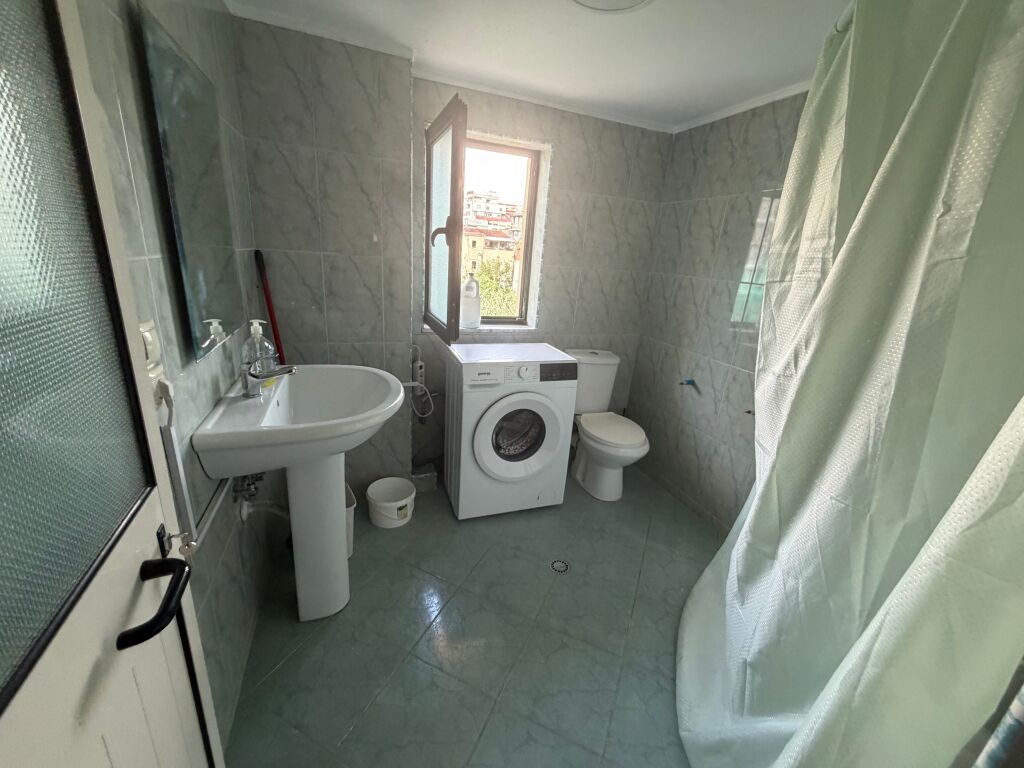 3+1, floor villa behind the well Astir, 450 euro