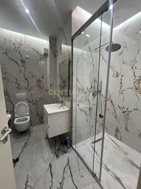 APARTAMENT 2+1+2+POST PARKIMI NE SHITJE, RRUGA E DURRSIT!