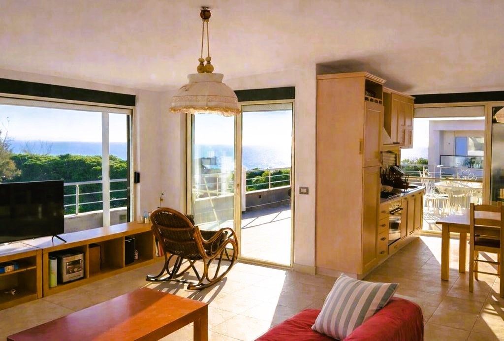 SHITET SUPER APARTAMENT 2+1+2 NE GOLEM , I INVESTUAR DERI NE DETAJE ME VERANDE TE MADHE DHE PAMJE NGA DETI