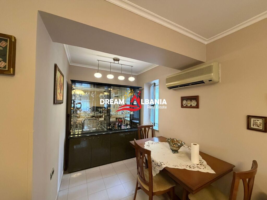 Jepet me qera apartament 2+1 ne rrugen e Durresit prane gjimnazit Qemal Stafa (ID 4229493)
