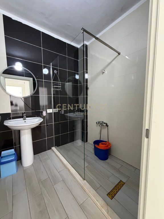 Apartament 1+1 Me Qira në zonën Stacioni i Trenit, Durrës.