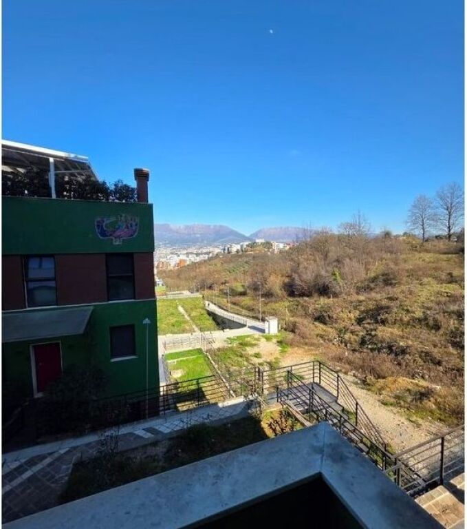 Shitet, Dublex, Kodra e Diellit Tiranë.