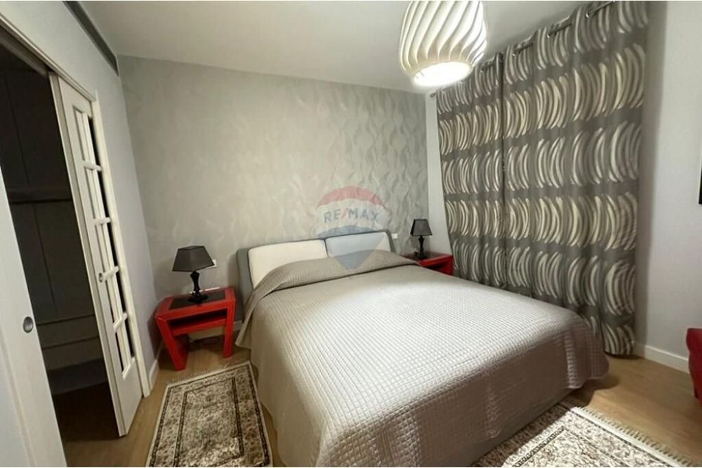 Jepet me qira apartament 3+1+3 tek Kodra e Diellit