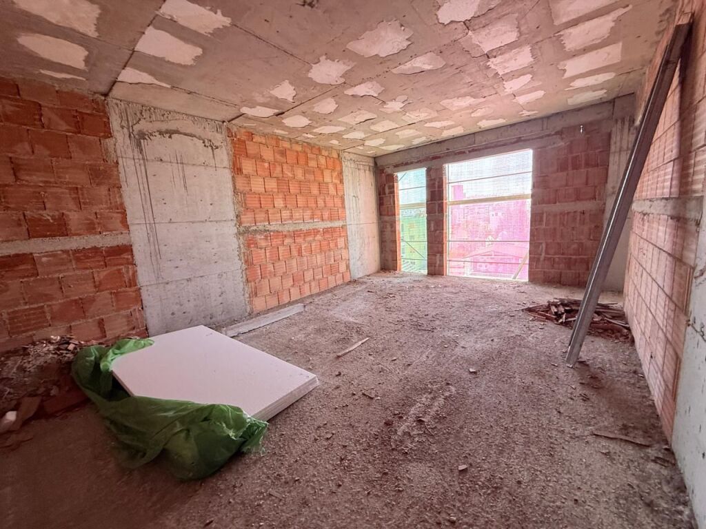 SHITET APARTAMENT 2+1+2 PRANE GJIMNAZIT PARTIZANI