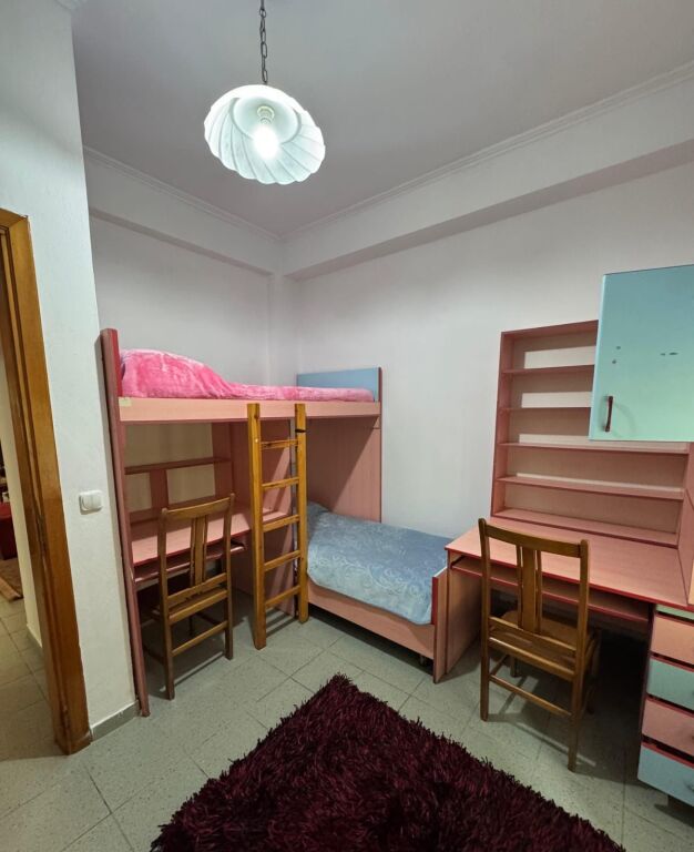 Shitet apartament 3+1 ne Selite