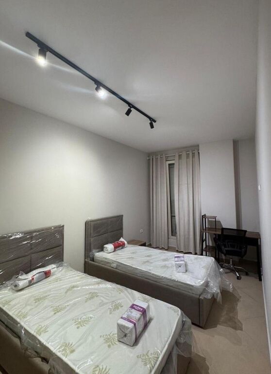 APARTAMENT 2+1 me verandë për Qira
