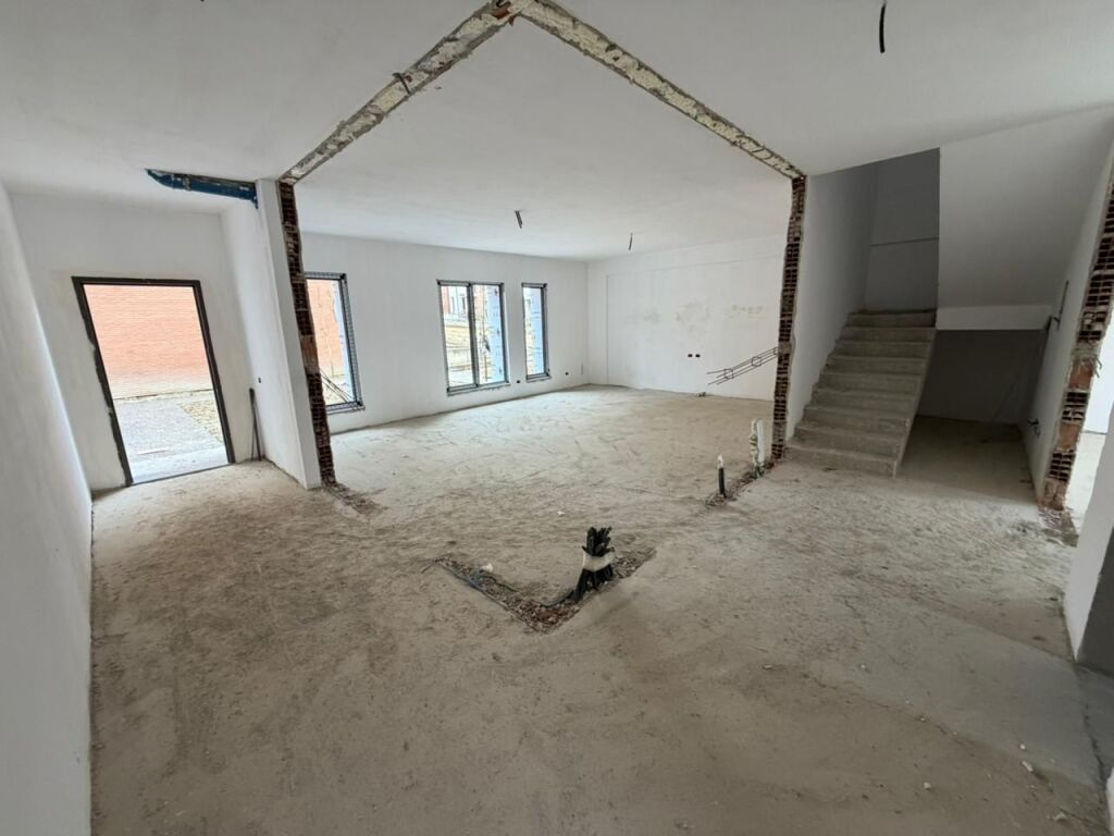 🏡 Shitet Dupleks modern pranë TEG! ✨Dupleks me oborr privat