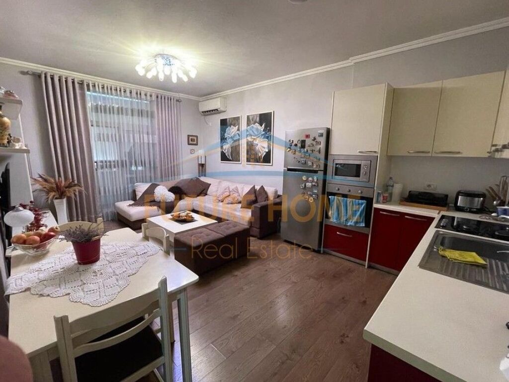 Shitet, Apartament 2+1, Rruga Babë Rexha, Tiranë.