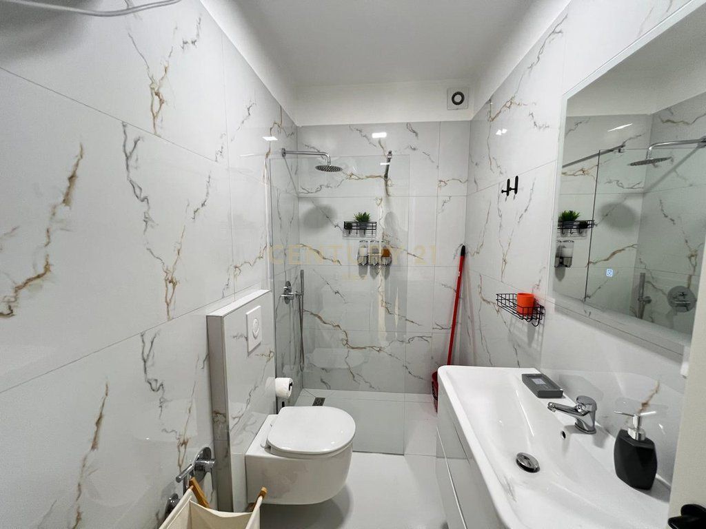 Japim me qira super apartament prane Square21 !!