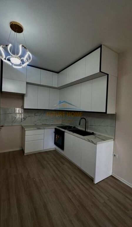 Qera, Apartament 2+1+2 , Zogu i Zi, Tiranë 650 €