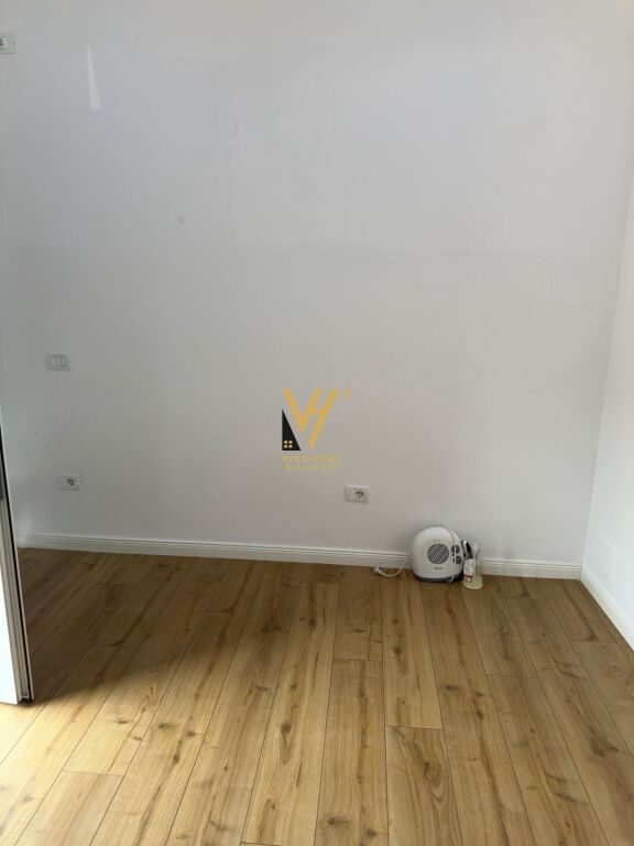 LOCALE COMMERCIALE 18 M2 A KOMUNA E PARISIT 25.000 LEKE IN AFFITTO