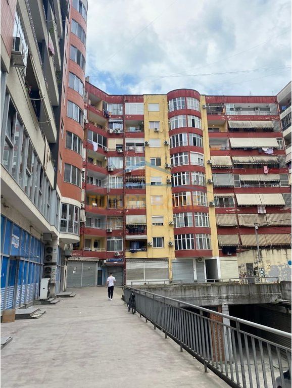Shitet, Apartament 1+1, Unaza e re, Tiranë