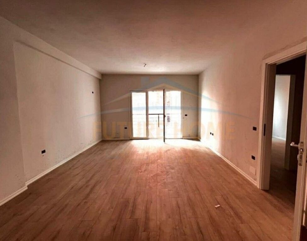 Shitet Apartament 1+1, Yzberisht