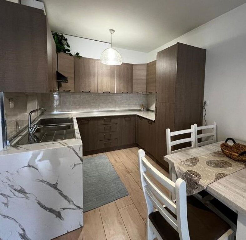 Apartament 2+1+2 me Qera , Komuna Parisit