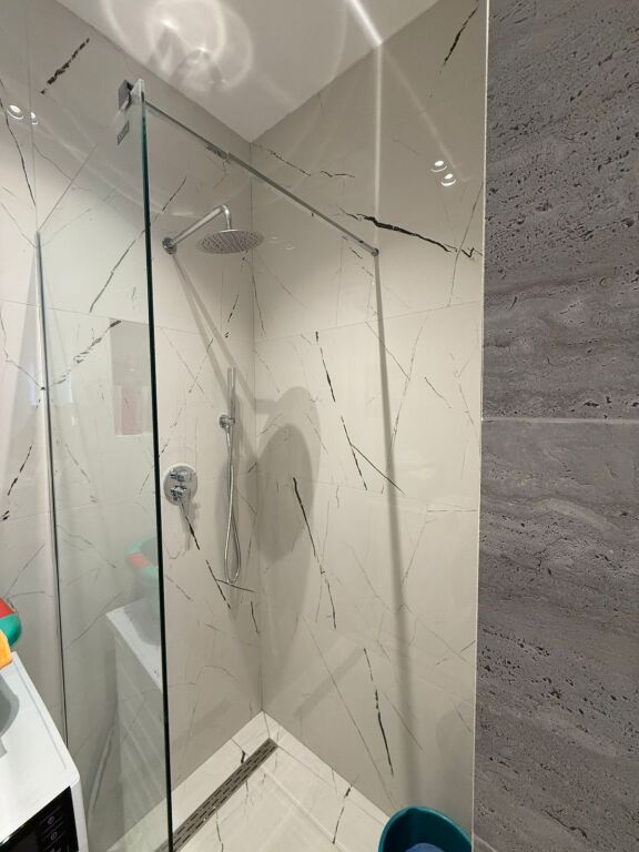 Jepet me qira apartament 2+1 me parking te Jordan Misja.  🚗 Me post parkimi💰 Cmimi: 80,000 leke / muaj  Per me shume informacion ose vizite, kontaktoni ne privat.