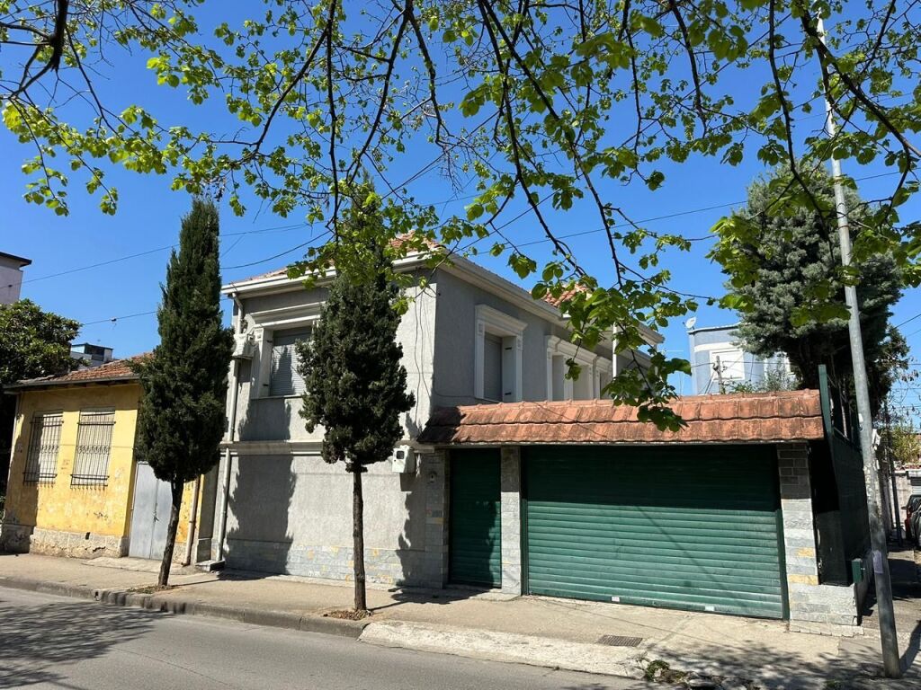 🏡 Shitet Vilë 2-Katëshe me Oborr 📍Prane Selvise