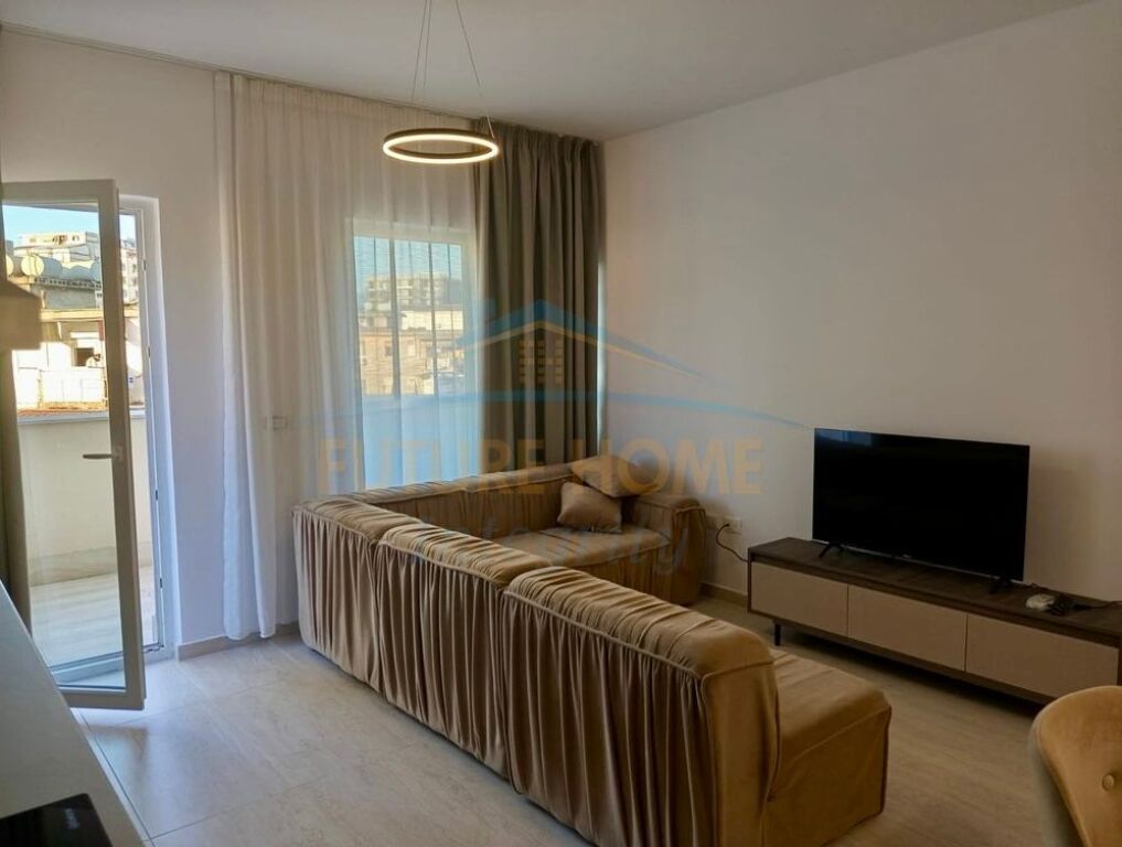Affitto, Appartamento 2+1, Complesso Aura, Tirana. 700 €