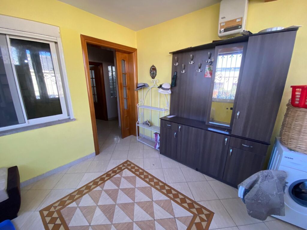 JEPET ME QERA VILA 2 KATESHE 400€ SHKOZET