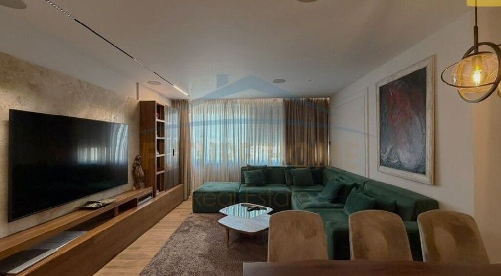 Shitet Apartament 3+1+2 + 2 Poste Parkimi, Rruga e Elbasanit