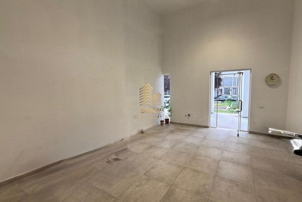 Qira, Ambient Biznesi, Rruga e Barrikadave, 45.000 Lek/muaj I diskutueshem