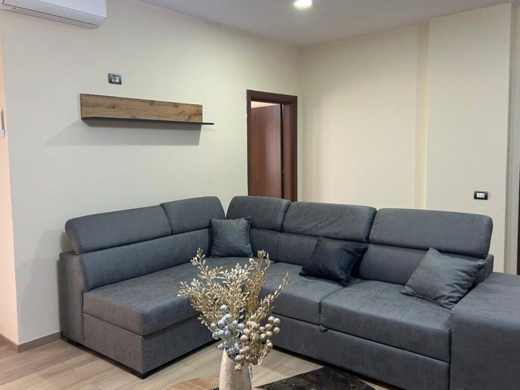 SHTËPI ME QERA – RRUGA E KAVAJËS