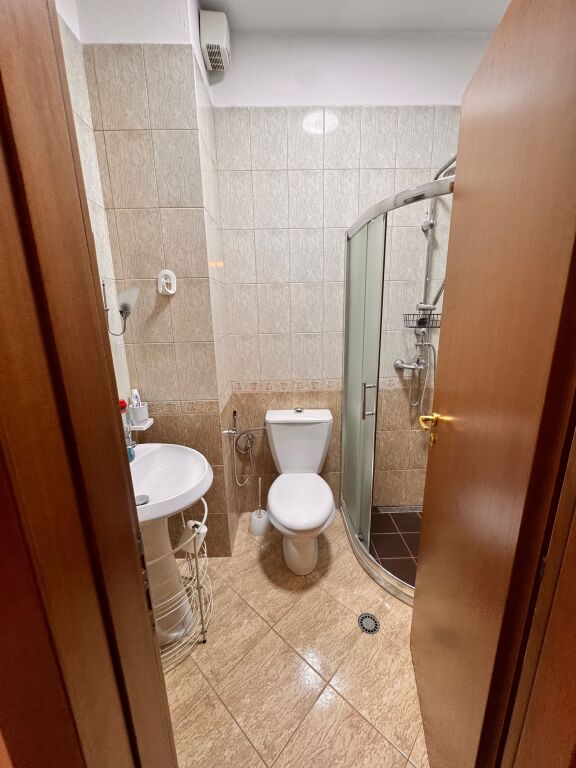 Bllok - Shitet 3+1 + Verandë