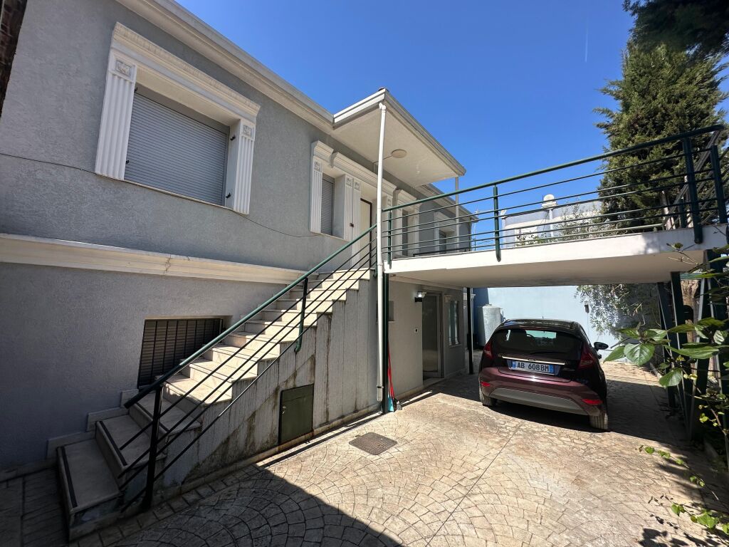 🏡 Shitet Vilë 2-Katëshe me Oborr 📍Prane Selvise