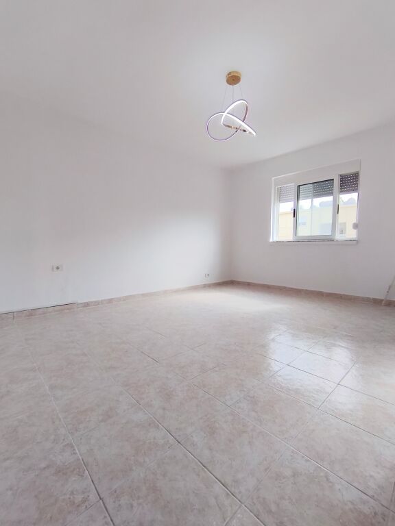 Apartament 2+1 me Qera – Zona e Stadiumit