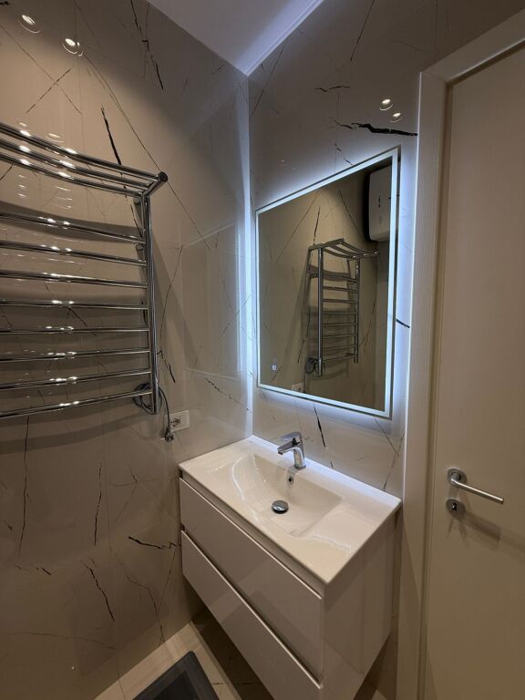 Jepet me qira apartament 2+1 me parking te Jordan Misja.  🚗 Me post parkimi💰 Cmimi: 80,000 leke / muaj  Per me shume informacion ose vizite, kontaktoni ne privat.