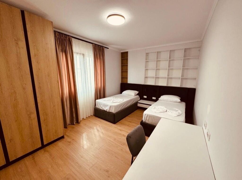 Apartament 2+1 me qira , Blloku i Amabasadave