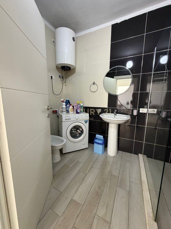 Apartament 1+1 Me Qira në zonën Stacioni i Trenit, Durrës.