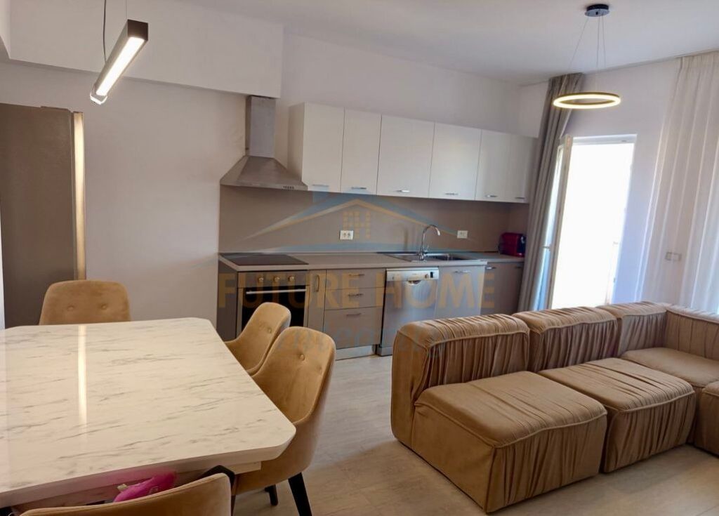 Affitto, Appartamento 2+1, Complesso Aura, Tirana. 700 €