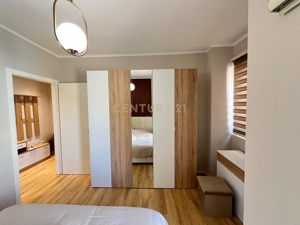 Japim me qira super apartament prane Square21 !!